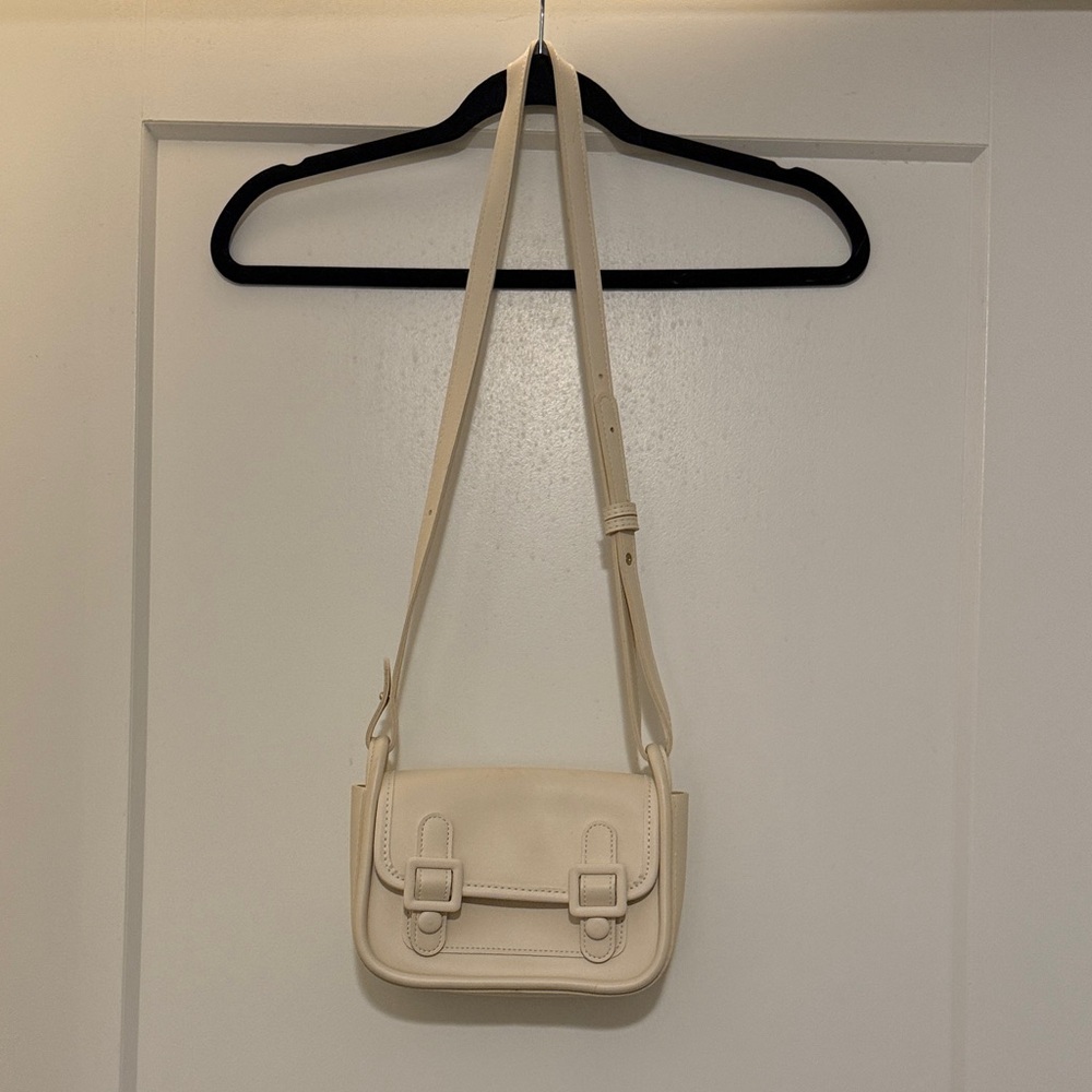 Cream purse